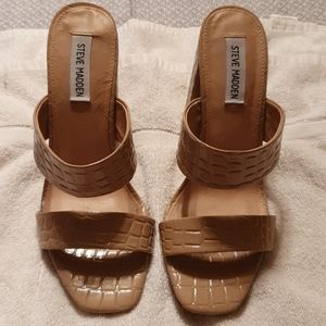 Tan patent leather Steve Madden chunky heels
